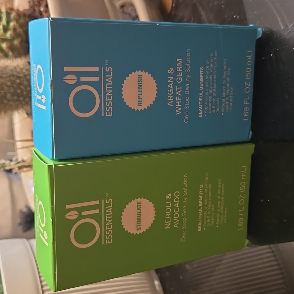 ESSENTIAL OILS - Picture 2 of 4